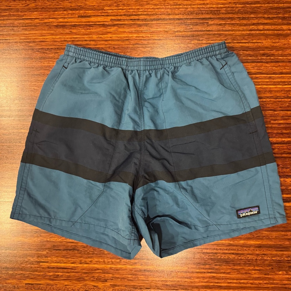 Patagonia Men’s Baggies Shorts mesh lining rugby stripe blue wave small 5” EUC